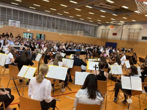 Das Schulorchester sorgte für klassische Klänge.