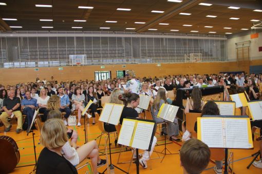 Das Schulorchester begeisterte mit klassischen und modernen Klängen.