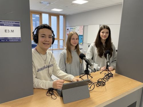 Sie sind im Podcast zu hören: Jakob, Carolin und Kiara (v.li.n.re.)