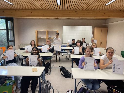 Die Klasse 9Gb mit ihrer Deutschlehrerin Gerhild Krause